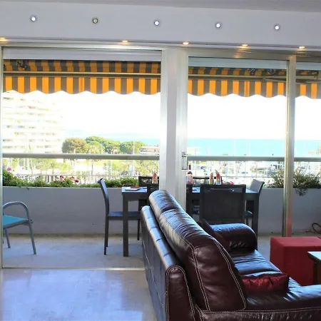 Apartment 3p Avec Terrasse Et Parking, - Fr-1-252a-63